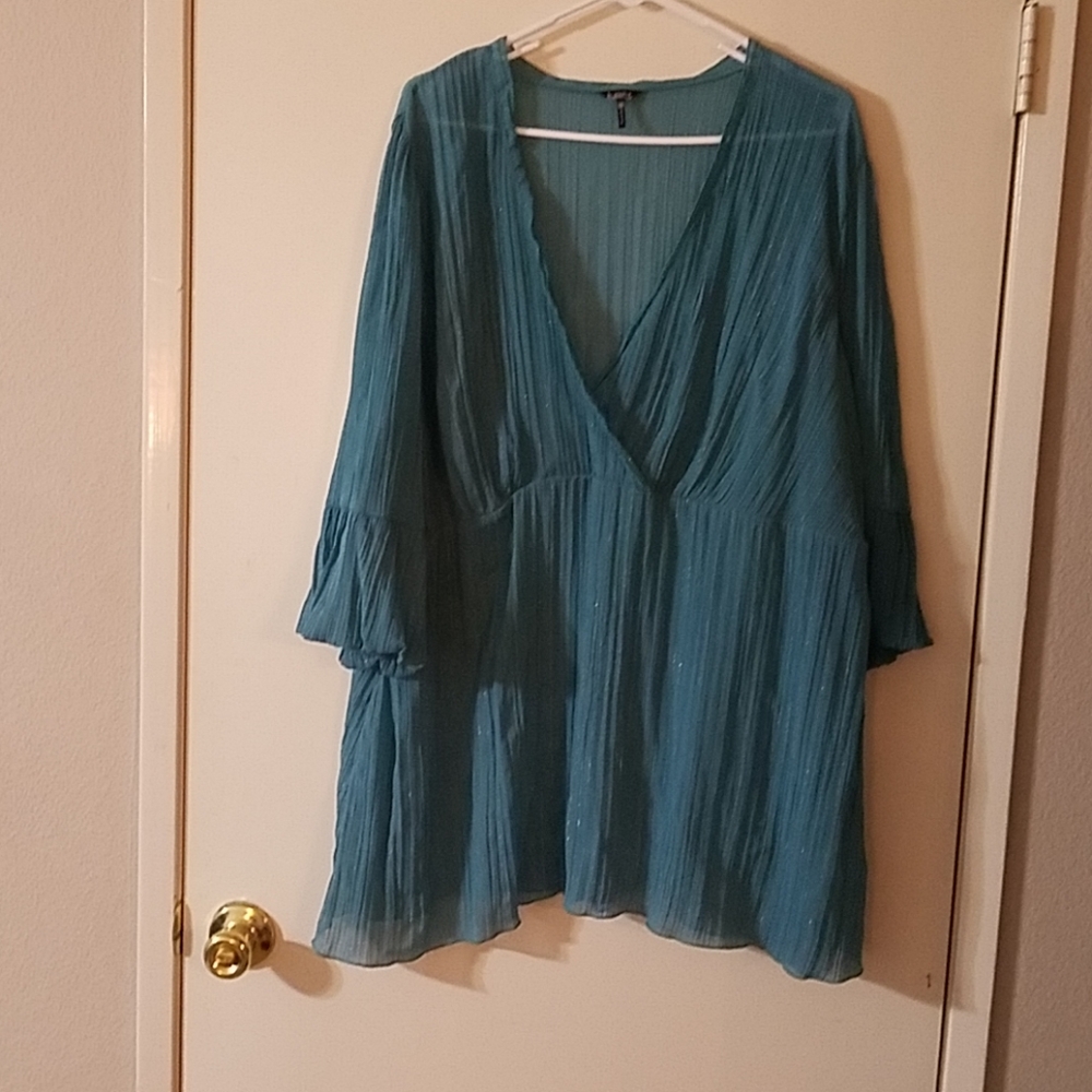 B. Street 26W/28W flowy sheer top 🌶